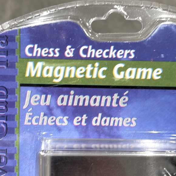 *NEW* Chess and Checkers Magnetic Mini Travel Game - Picture 4 of 7